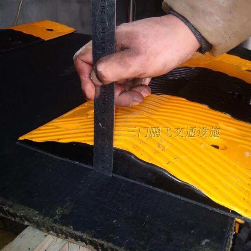 优质橡胶减速带坡道公路道路减速板汽车停车斜坡缓冲带减速垄,童装/婴儿装/亲子装,披风/斗篷,淘宝优惠券,粉丝福利购,淘宝优惠卷