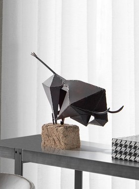 北欧创意艺术金属装饰办公u室居家抽象斗牛摆件酒店高端样板房摆