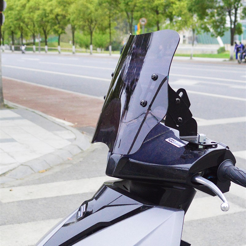 适用Y125踏板挡风玻璃af125E改装风挡裂行125复古挡风板