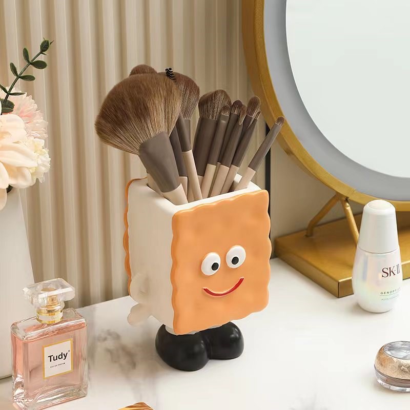 治愈系奶油饼干可爱桌面小摆件y梳妆台装饰书桌宿舍化妆刷收纳笔
