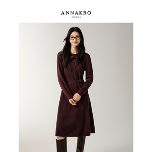 玖姿安娜蔻优雅风腰带钻链系带领长袖针织衫连衣裙女2025冬季新款