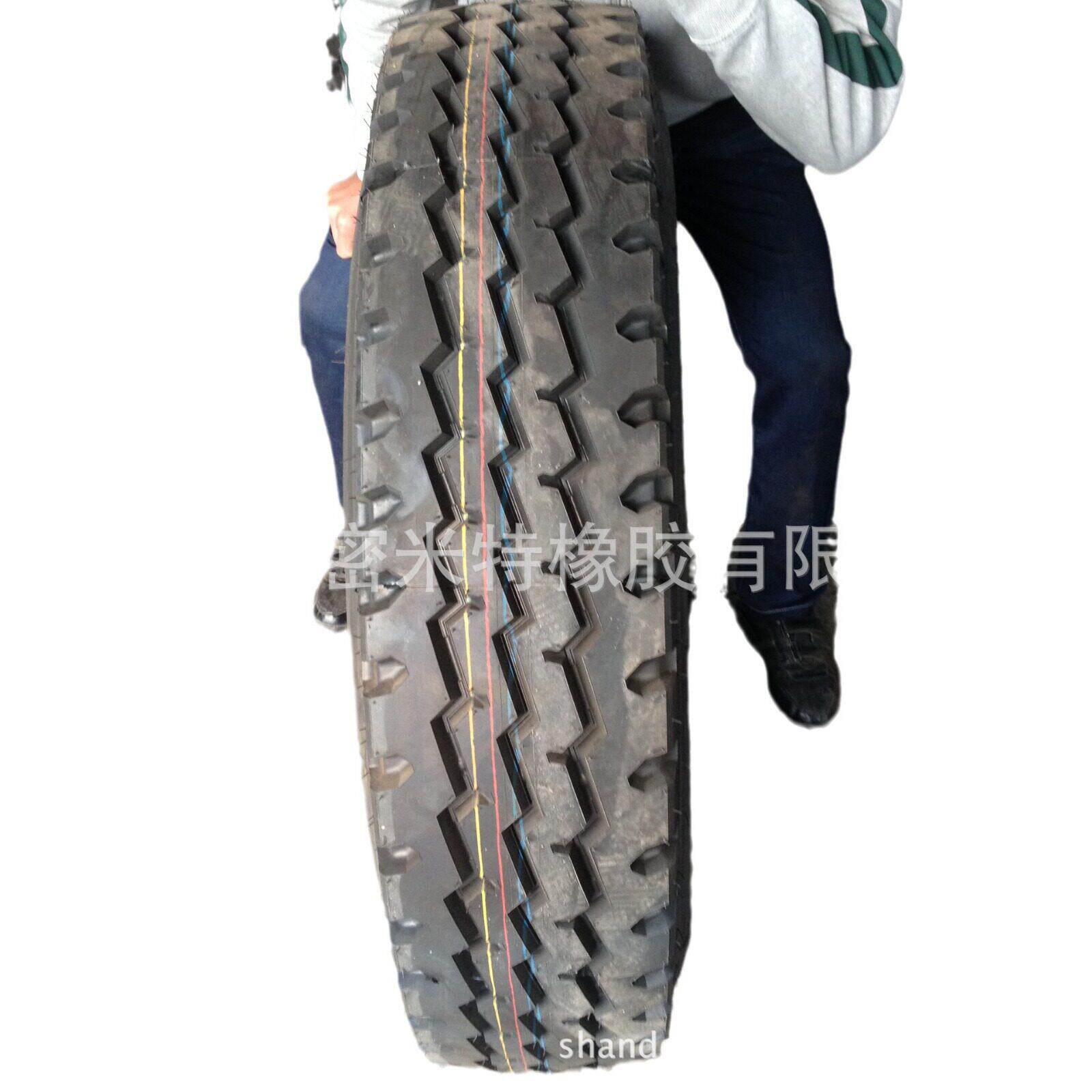 现货供应顺花花纹 11R22.卡客车轮胎