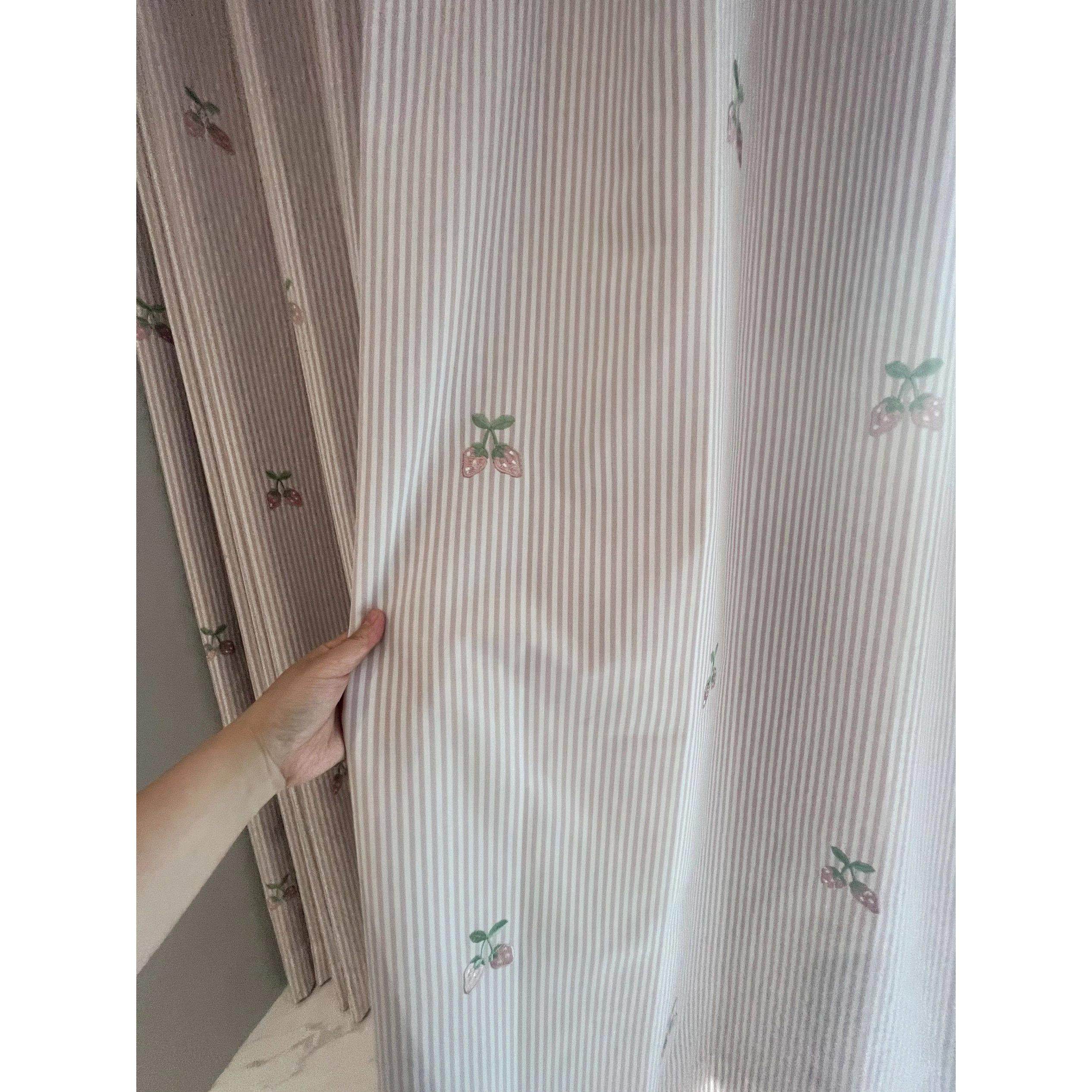 新款粉色韩式棉布公主风草莓绣花窗帘儿童房纱帘窗帘女孩卧室窗帘