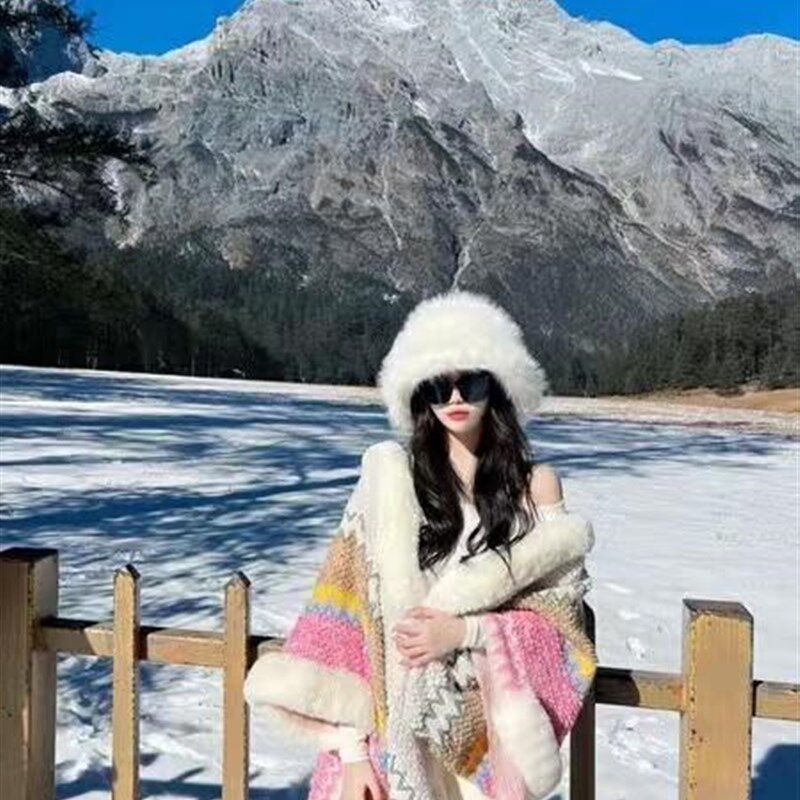 民族风丽江云南外搭保暖斗篷披风披肩毛领吊球旅游穿搭围巾女毛毯