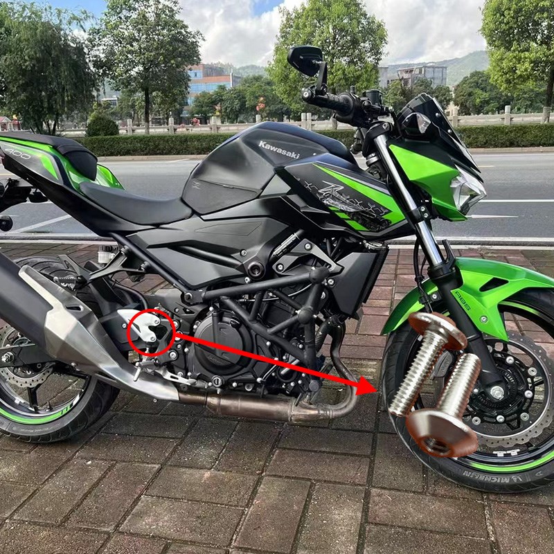 适用川崎z400 z650 z750 z800 900 1000后脚踏装饰护板罩盖螺丝杆