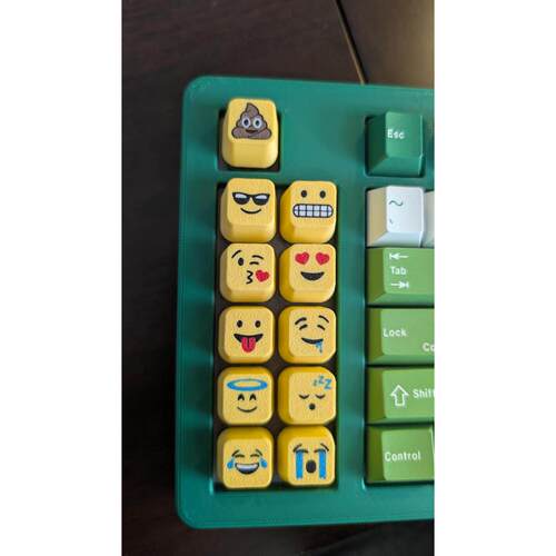 完整的 Emoji 键帽套装