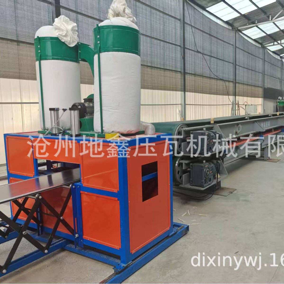 现货砖块弹涂纹两用金属雕花板成型机 泡沫复合金属雕花板设备