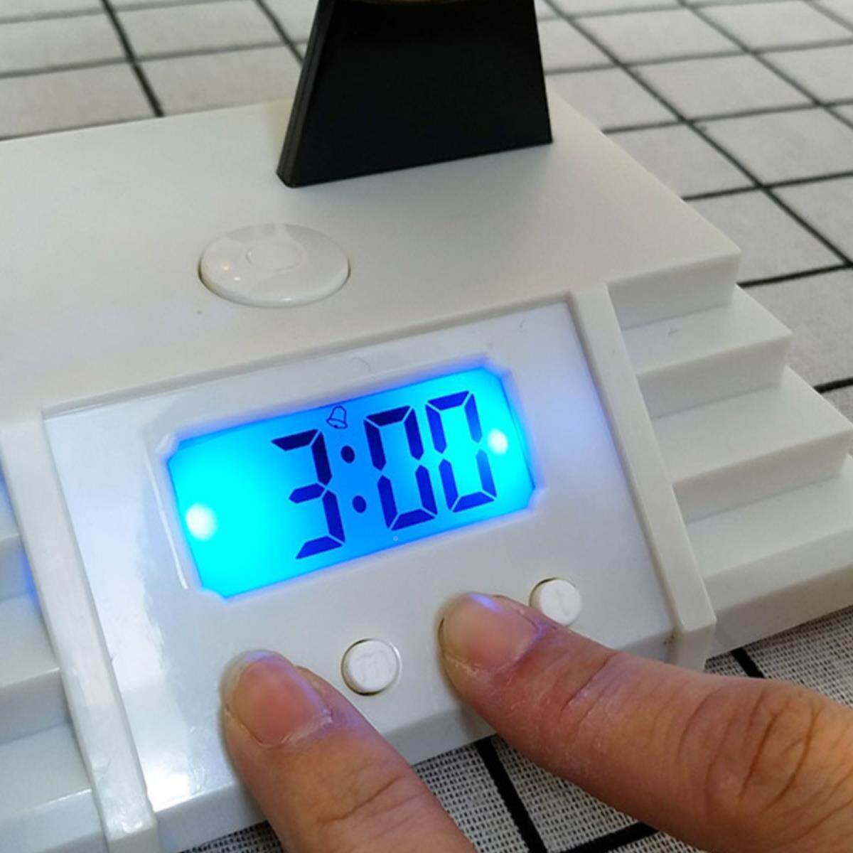 卡通醒学生敲打鼓闹钟起静音走时数字搞怪锣大叫声闹钟F9669T6S床