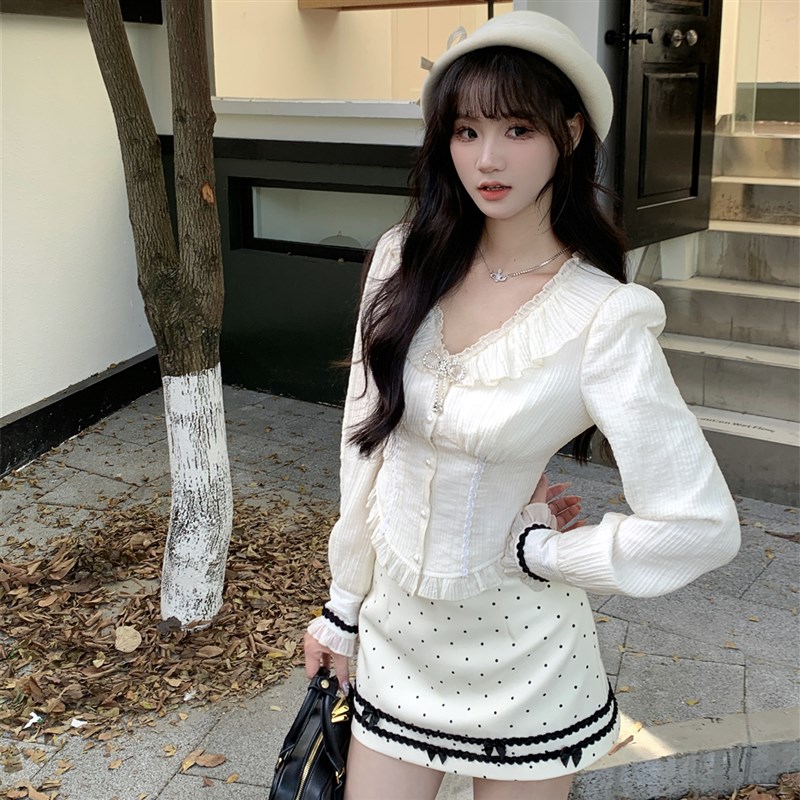 越韩小鱼香香软软法式甜辣妹修身上衣2025春设计感波点超短裙套装