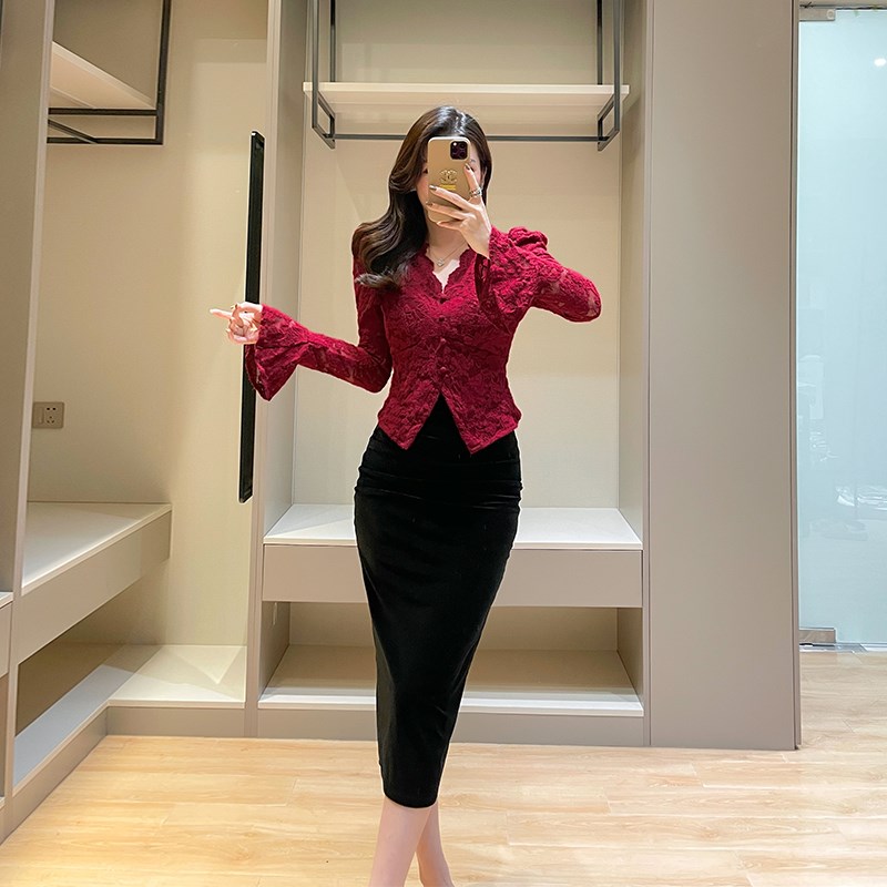 加绒加厚蕾丝上衣女冬季气质内搭V领喇叭袖修身显瘦短款打底衫女