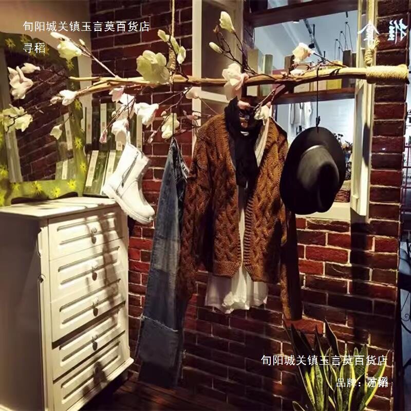 原木带杈干树枝服装店挂衣架