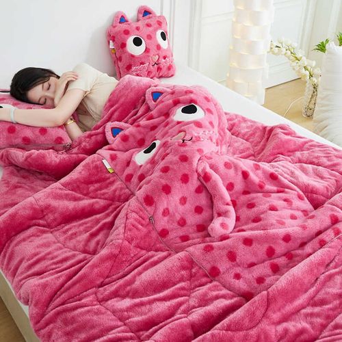 加厚兔绒多巴胺怪兽毛绒抱枕v被子两用折叠车上办公室沙发午休毯