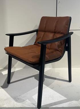 式极简马鞍皮餐椅白蜡木CWM家用靠背椅子红茶轻意奢实网木台商用