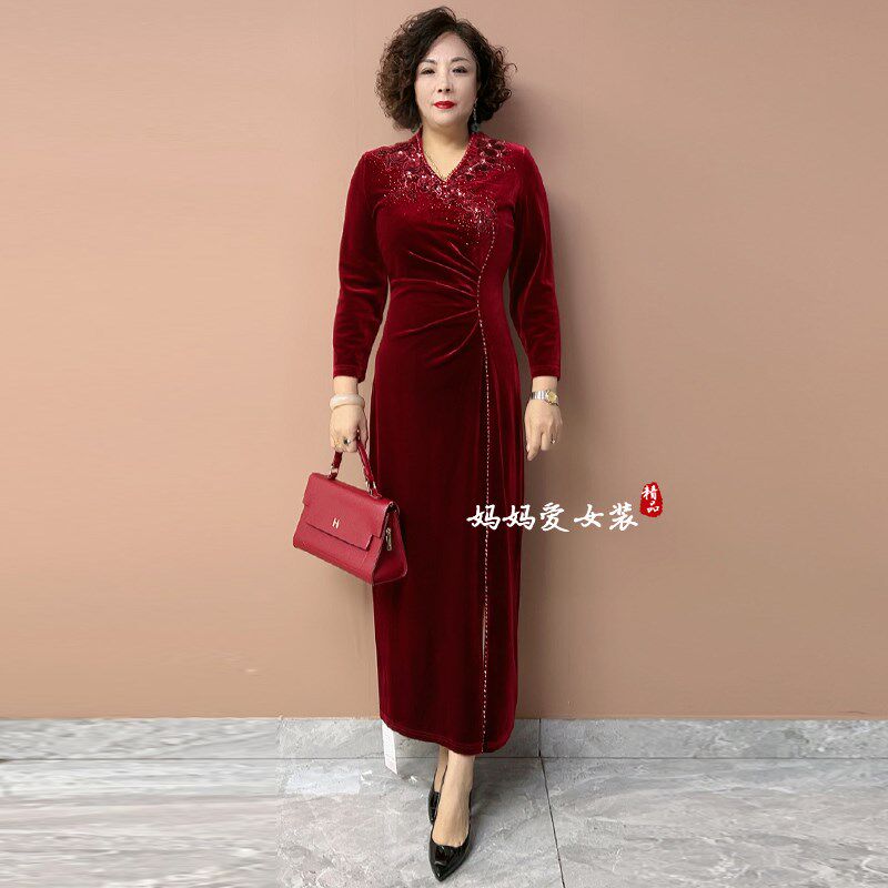 春季新款丝绒镶钻喜婆婆妈妈婚宴装连衣裙宽松遮肉洋气红色敬酒服