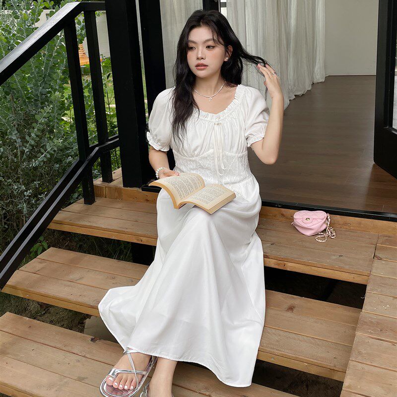 夏季女装2025新款独特美丽的减龄裙胖毫米大尺寸泡芙袖褶皱连衣裙