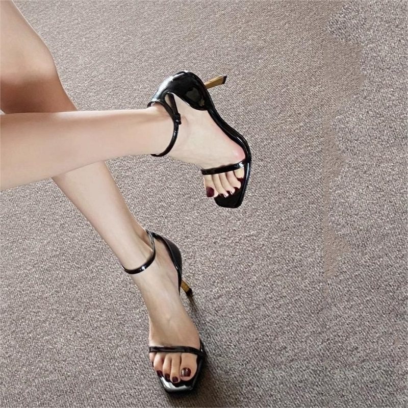 2025年夏季新款黑色漆皮一字带方头高跟鞋女细跟凉鞋百搭金跟露趾