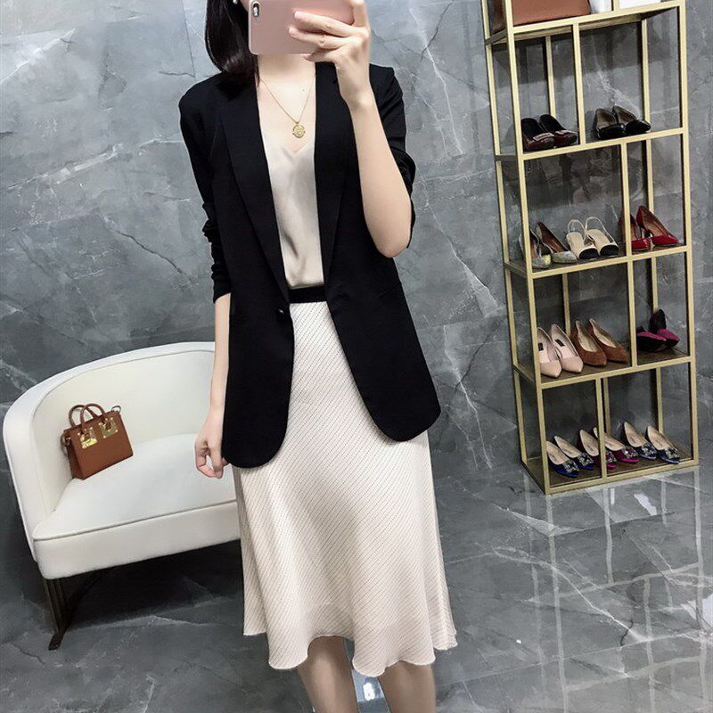 2023夏季新款胖mm大码西装外套女韩版宽松职业薄款黑色西服200斤