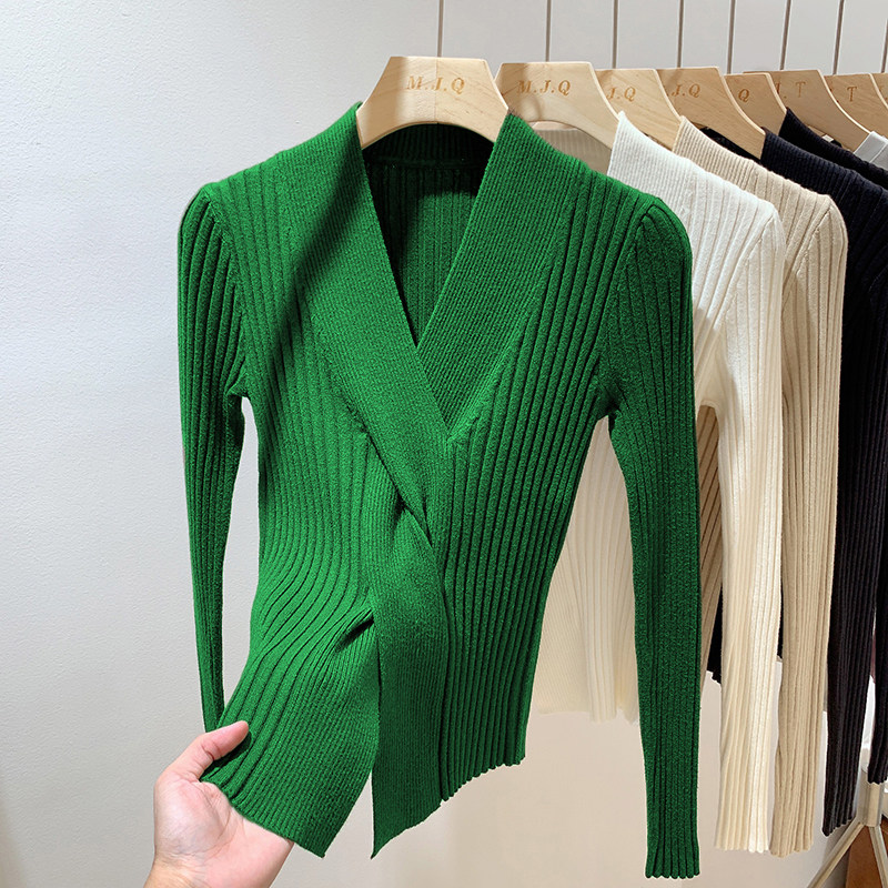 欧货设计感V领羊绒打底毛衣女秋冬修身显瘦绿色小衫短款针织上衣