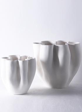 现代极简约家居褶皱黑白花u瓶摆件样板房间客厅售楼部荷叶花器装