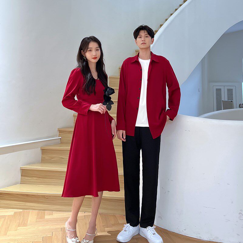 情侣装秋季红色一裙一衣订婚宴结婚登记照早N秋设计感你衣我裙衬