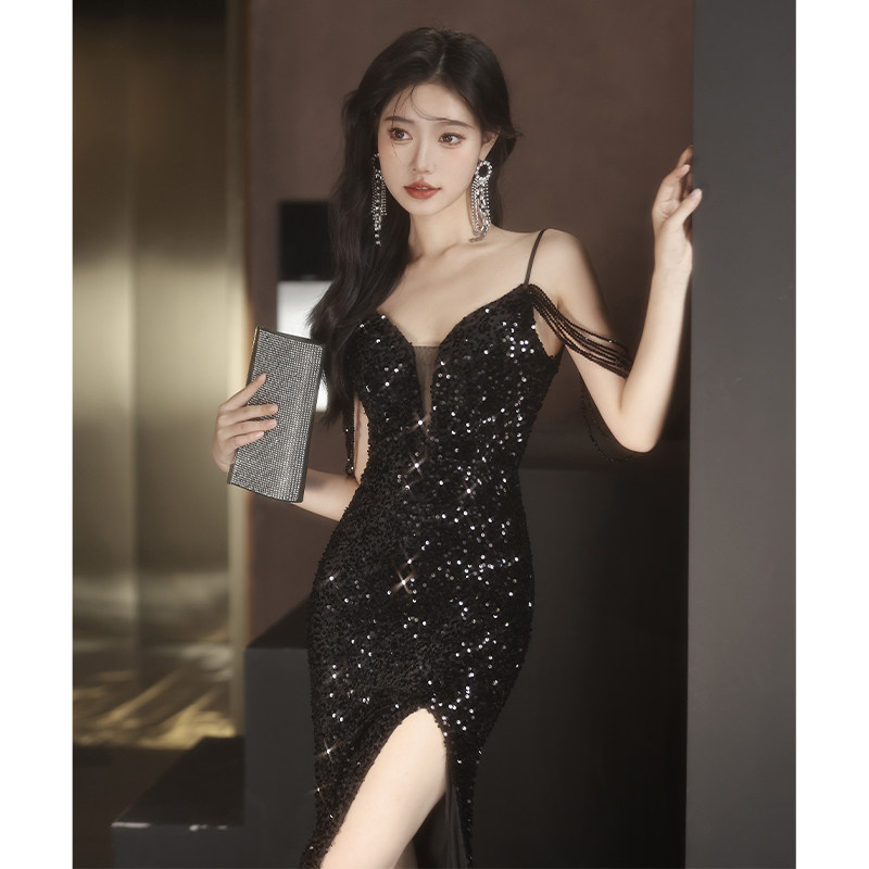 吊带宴会晚礼服女2024新款高级感年会黑色流苏鱼尾连衣裙气质高端