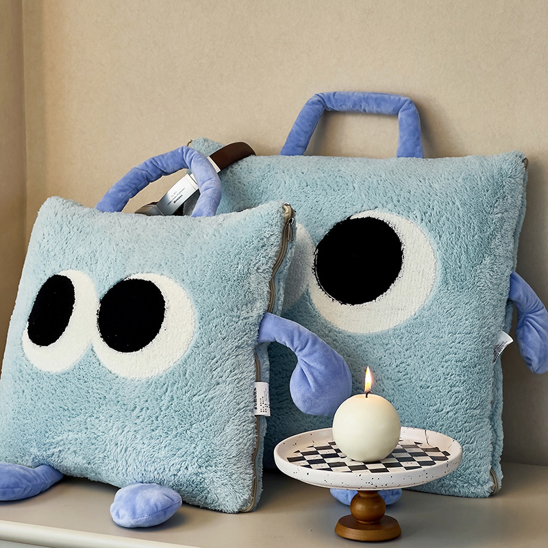 网红手提式卡通抱枕m被两用加厚绒女生办公室午睡折叠毛毯汽车靠