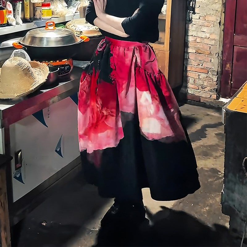 红黑色印花设计感气质大码花苞裙女2025年夏季新款宽松显瘦半身裙