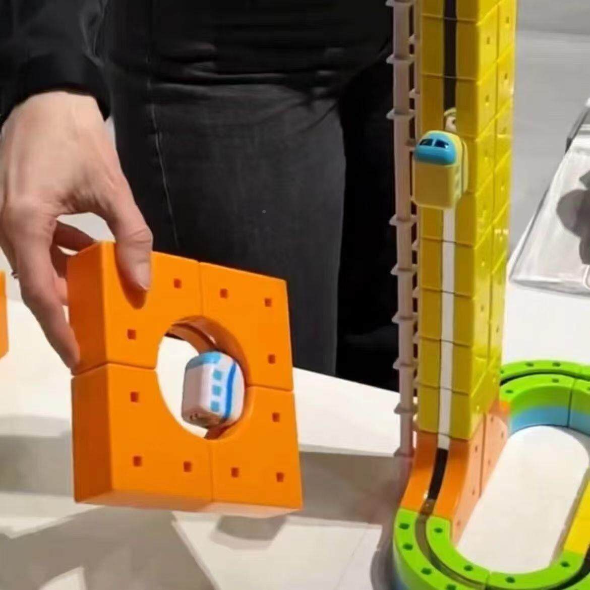 LOK儿童魔吸轨道车磁性豪华儿童玩具百变力拼装车幻轨磁道立磁方