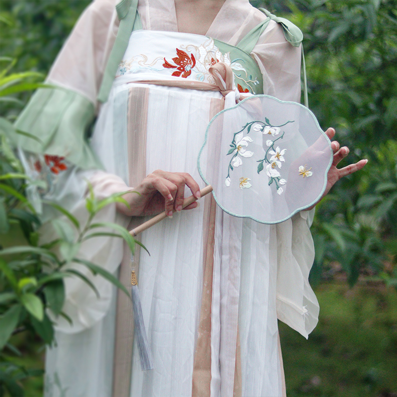2023新款刺绣团扇子绣花团扇古风汉服团扇旗袍走秀古典圆扇舞蹈扇