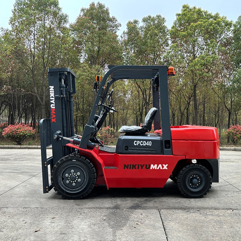 内燃式机械动力柴油叉车 2.5t四轮越野座驾式叉车 装卸升降叉车