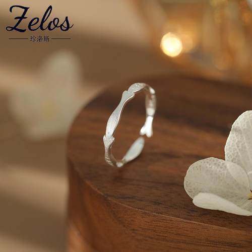 S999足银小鱼戒指可爱轻奢