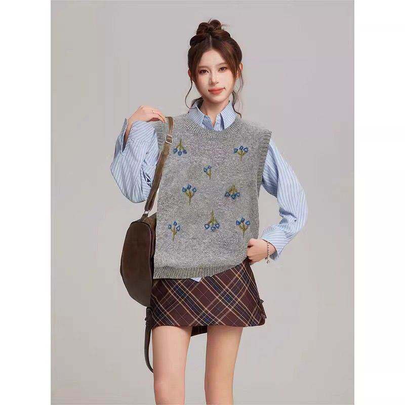 复古刺绣小花圆领马甲背心女软糯短款无袖毛衣春春夏新款针织上衣