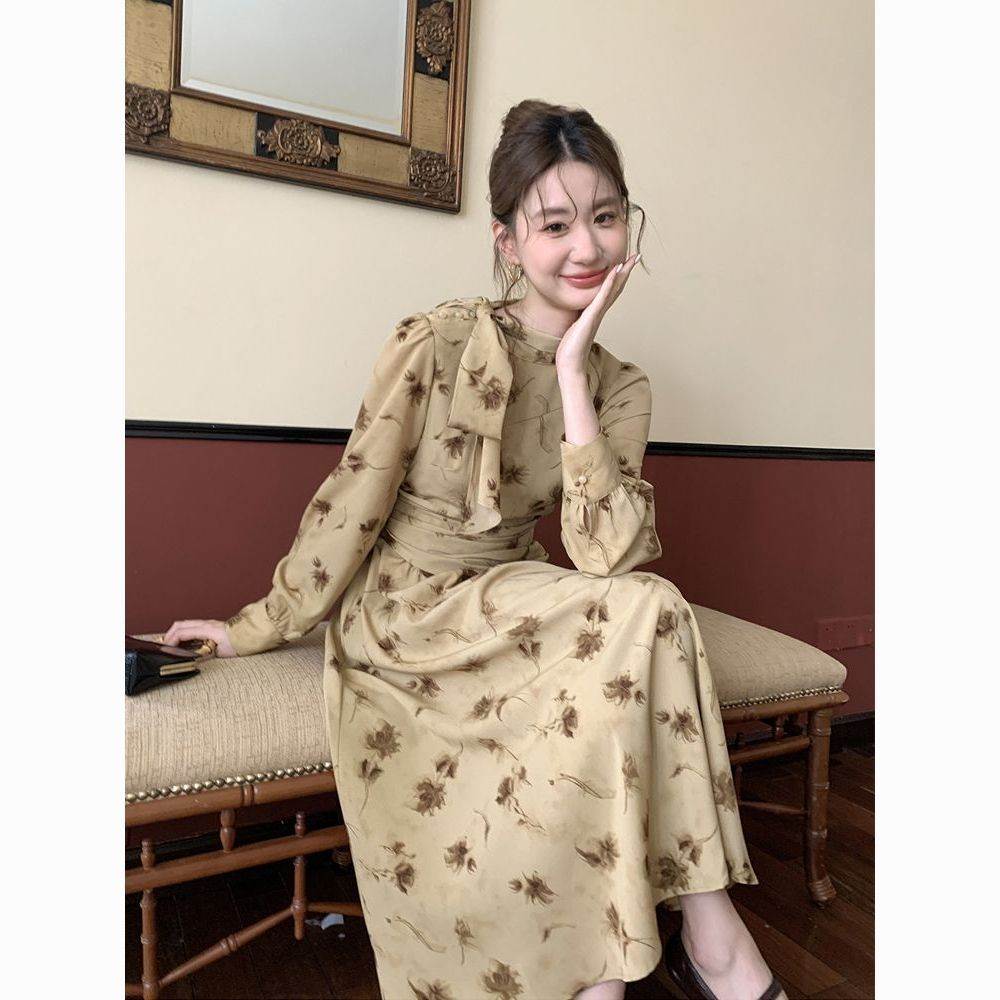 法式复古小个子碎花连衣裙女2026秋季新款收腰显瘦度假风穿搭长裙图片