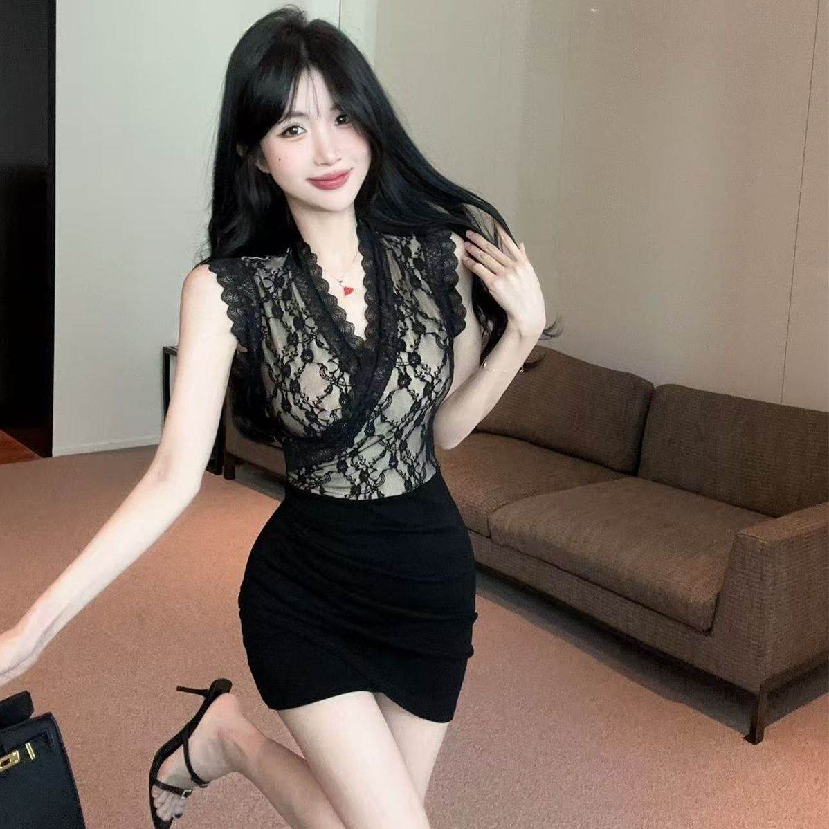 御姐独特修身蕾丝拼接领无袖假两件连衣裙设计感收腰气质包臀裙
