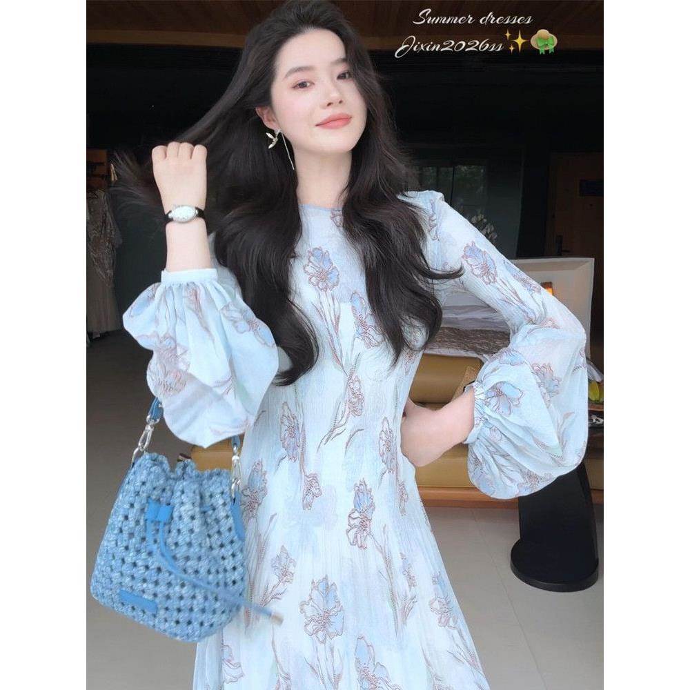 浅蓝色印花长袖连衣裙女2026秋季新款显瘦垂感大摆气质度假风长裙