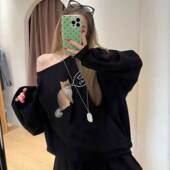 卡通猫咪斜肩长袖 时尚 卫衣女宽松慵懒风休闲上衣服 新款 2026春季