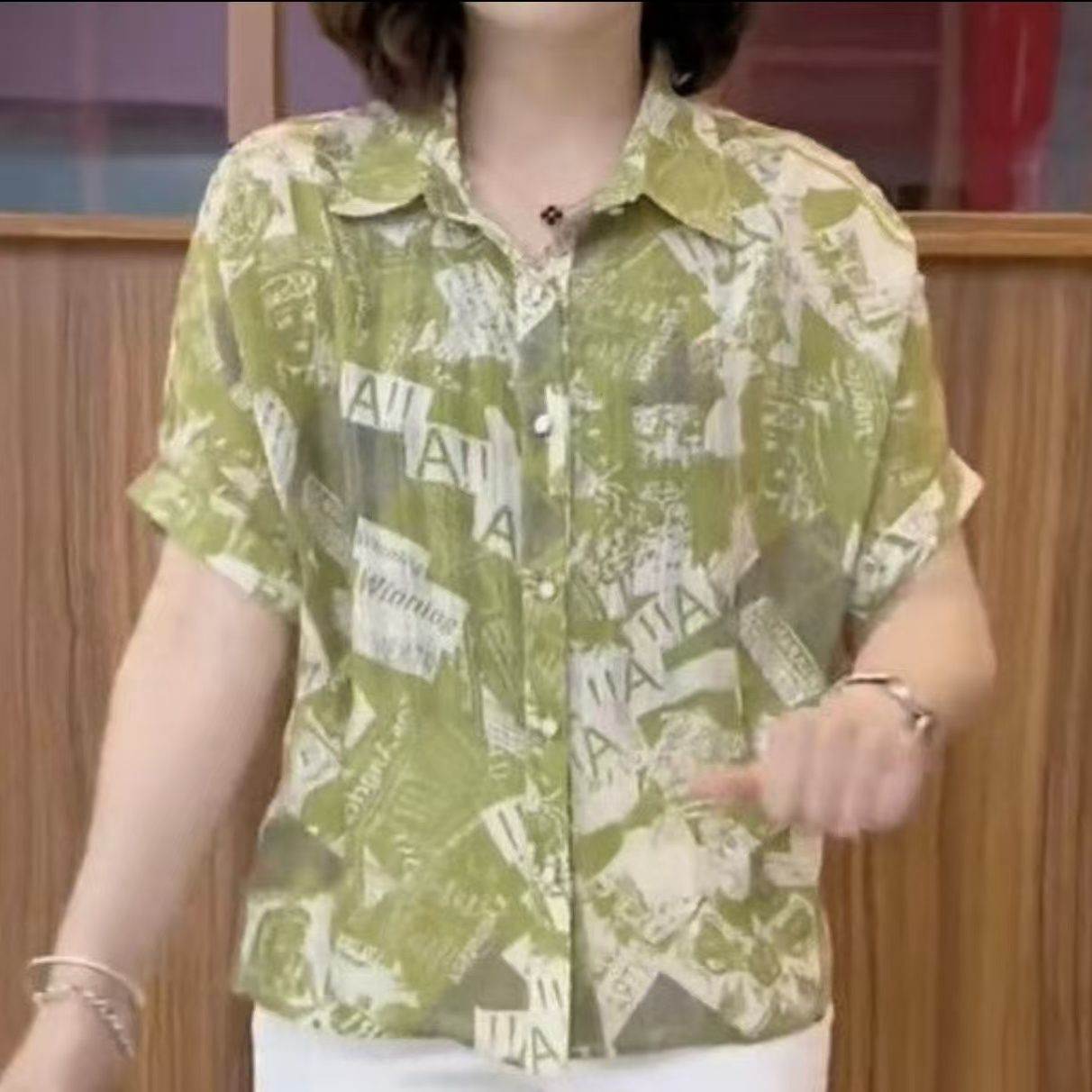高档2026夏季新款短袖花衬衫宽松休闲洋气蝙蝠袖时尚妈妈装小衫