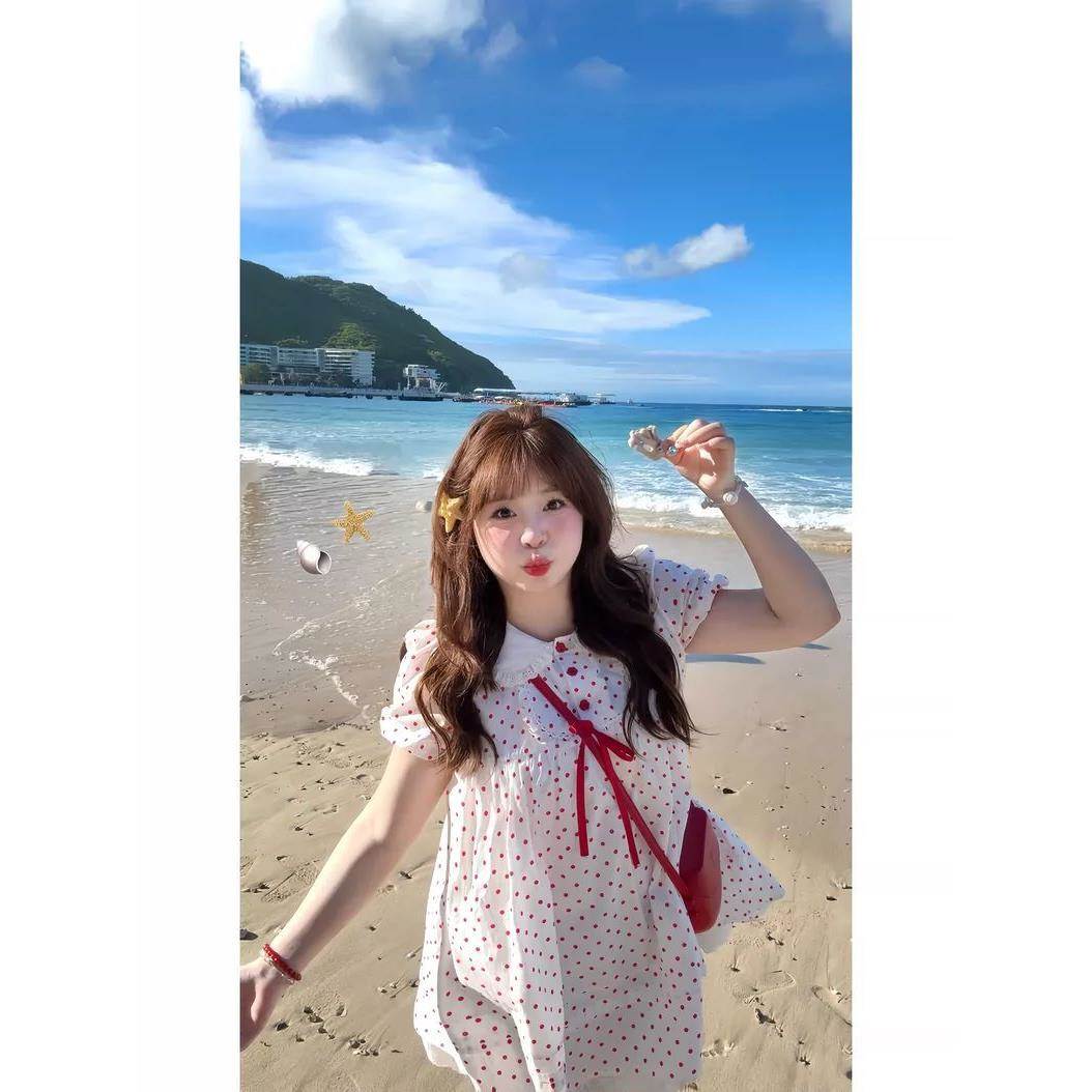大码微胖可爱甜美显白红色波点娃娃领短袖连衣裙度假风宽松遮肉