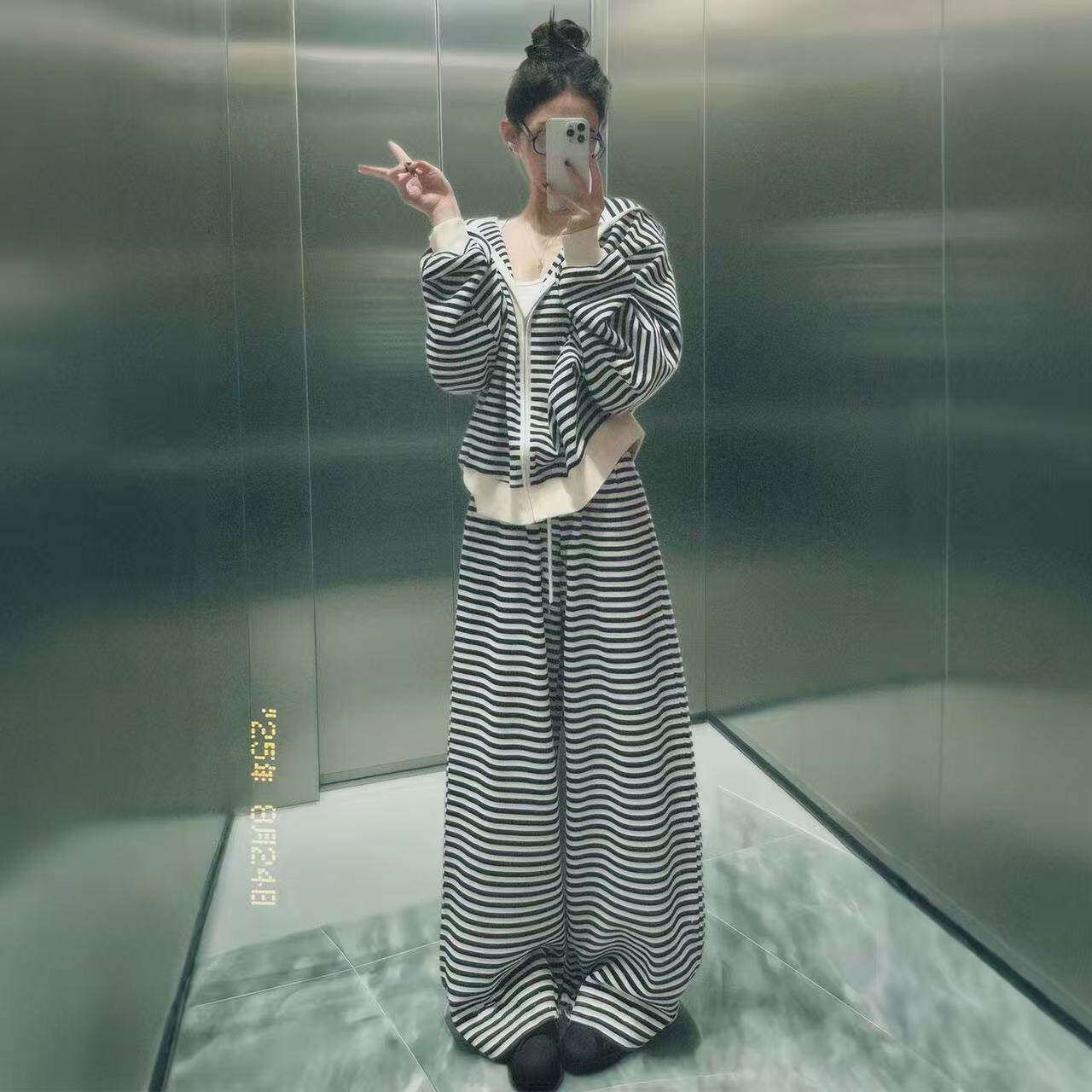 2026新款春季韩系春夏穿搭一整套轻熟风条纹连帽卫衣阔腿裤套装女