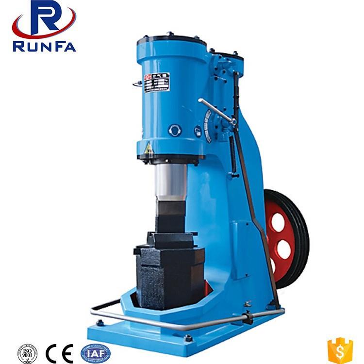 铁匠师傅锻打电动空气锤C41-40KG分体中小农具加工