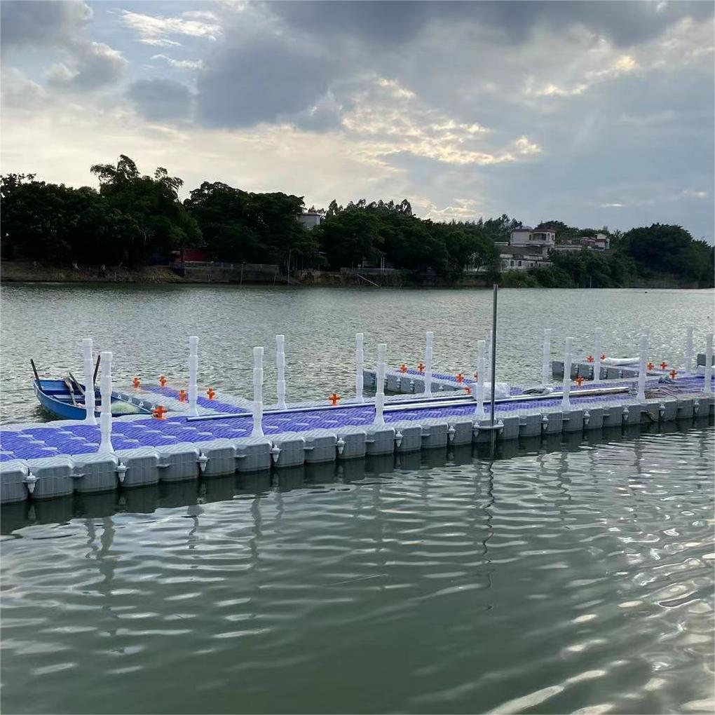 海上塑料浮筒靠船码头泊位