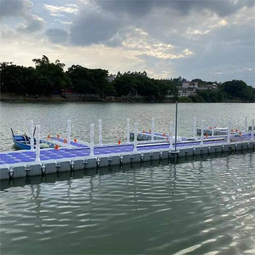 海上塑料浮筒靠船码头泊位