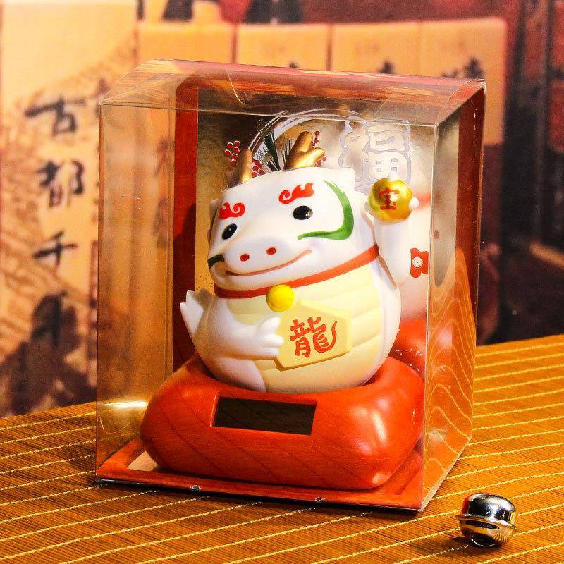 新龙年招太能生肖汽车YOJ摆阳件光能自动款摇手财龙日系招财摆件