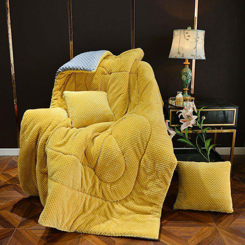 瑚新折叠抱枕被子两用季加厚加大珊绒毯办款公DRY室午睡毯子二合