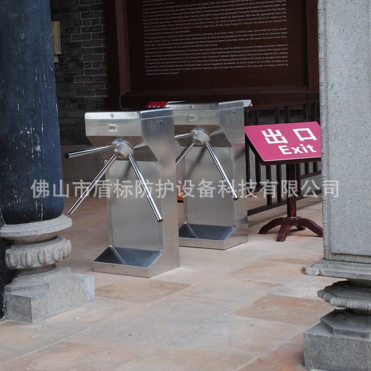 不锈钢单向三杆防尾随计数闸
