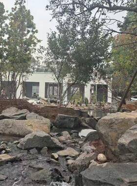 中国黑景观石园装饰石庭院造景石草坪点MTO缀林山黑石西材石造景