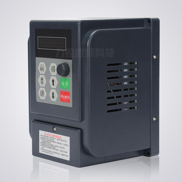 两相220V变频器1.5w0.75w0.4w单进单出单相电机变频器调速器