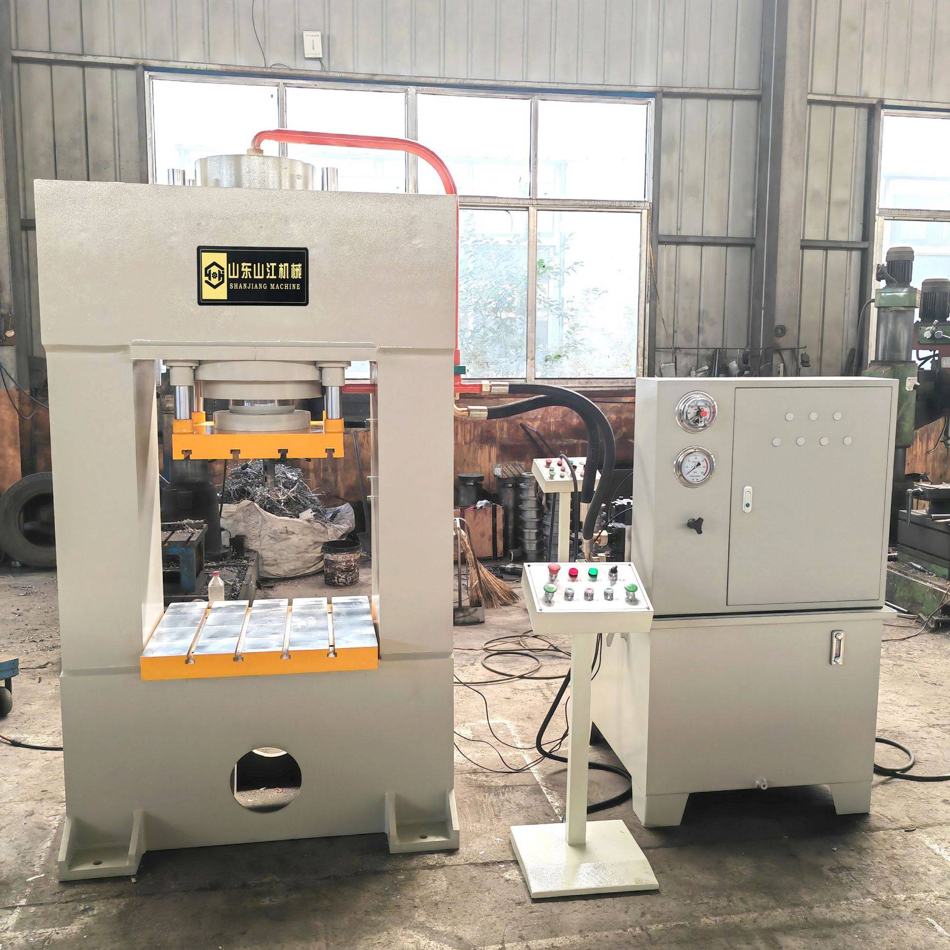 畅销100吨四柱导向式龙门液压机 压装工件80吨门式油压机压力机