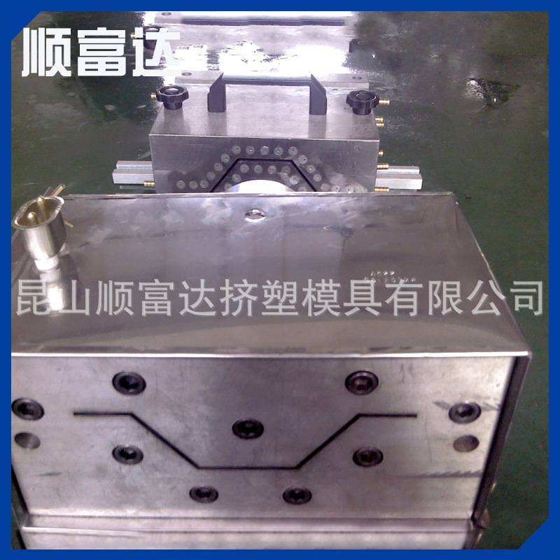 热销推荐 冷却塔用挡水板挤出模具  PP异型材挤出模具