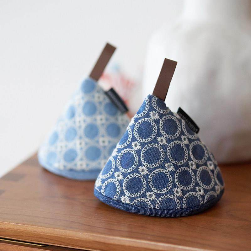 肆月纳兰可爱防烫锅盖帽厨房三角烤箱烘焙隔热加厚微波炉耐热手套